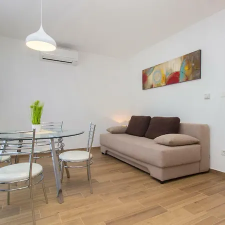 Labor * شيبينيك