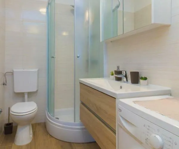 Labor شيبينيك